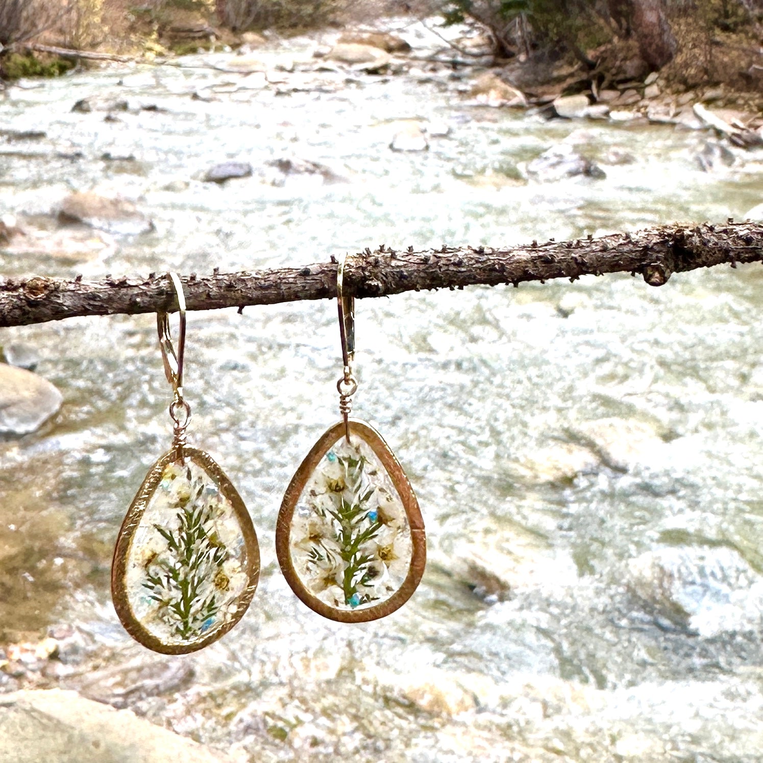 White Botanical Garden Earrings - BG 310