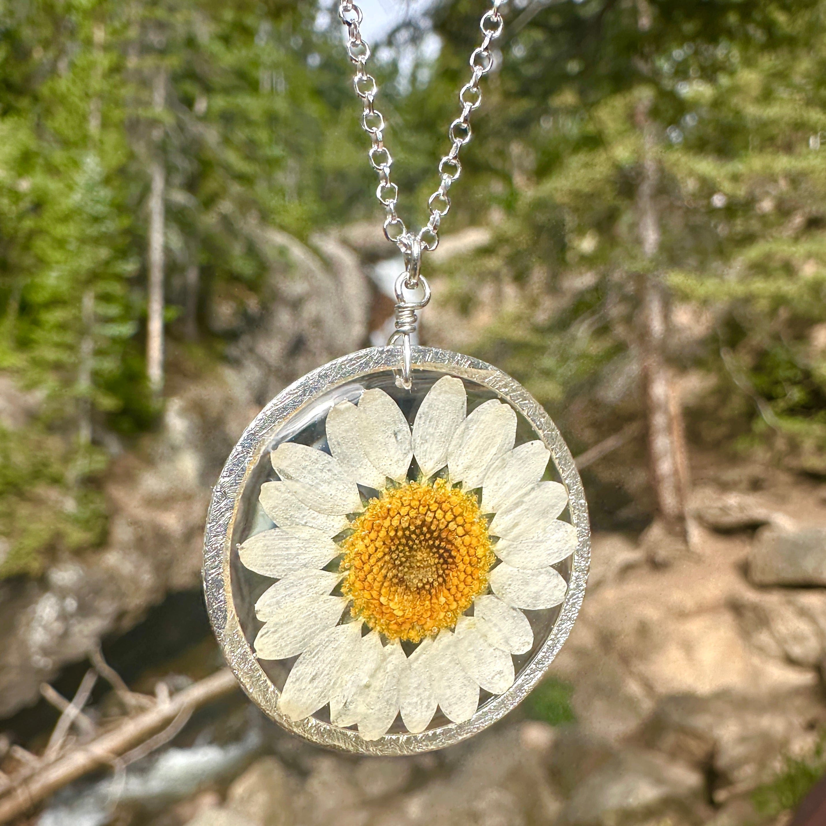 White Daisy Flower Necklace - BG 273