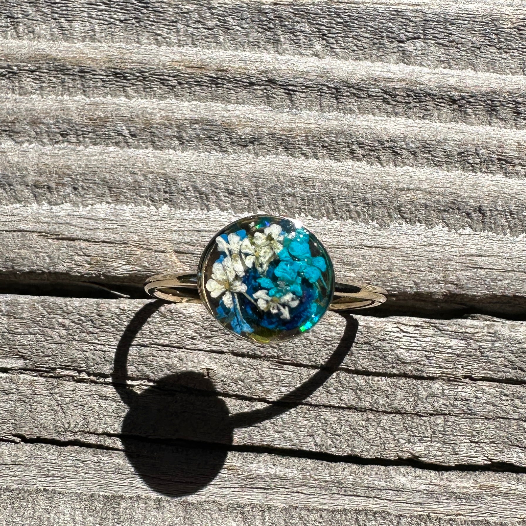 Blue & White Pressed Flower Ring – Size 6 - BG 442