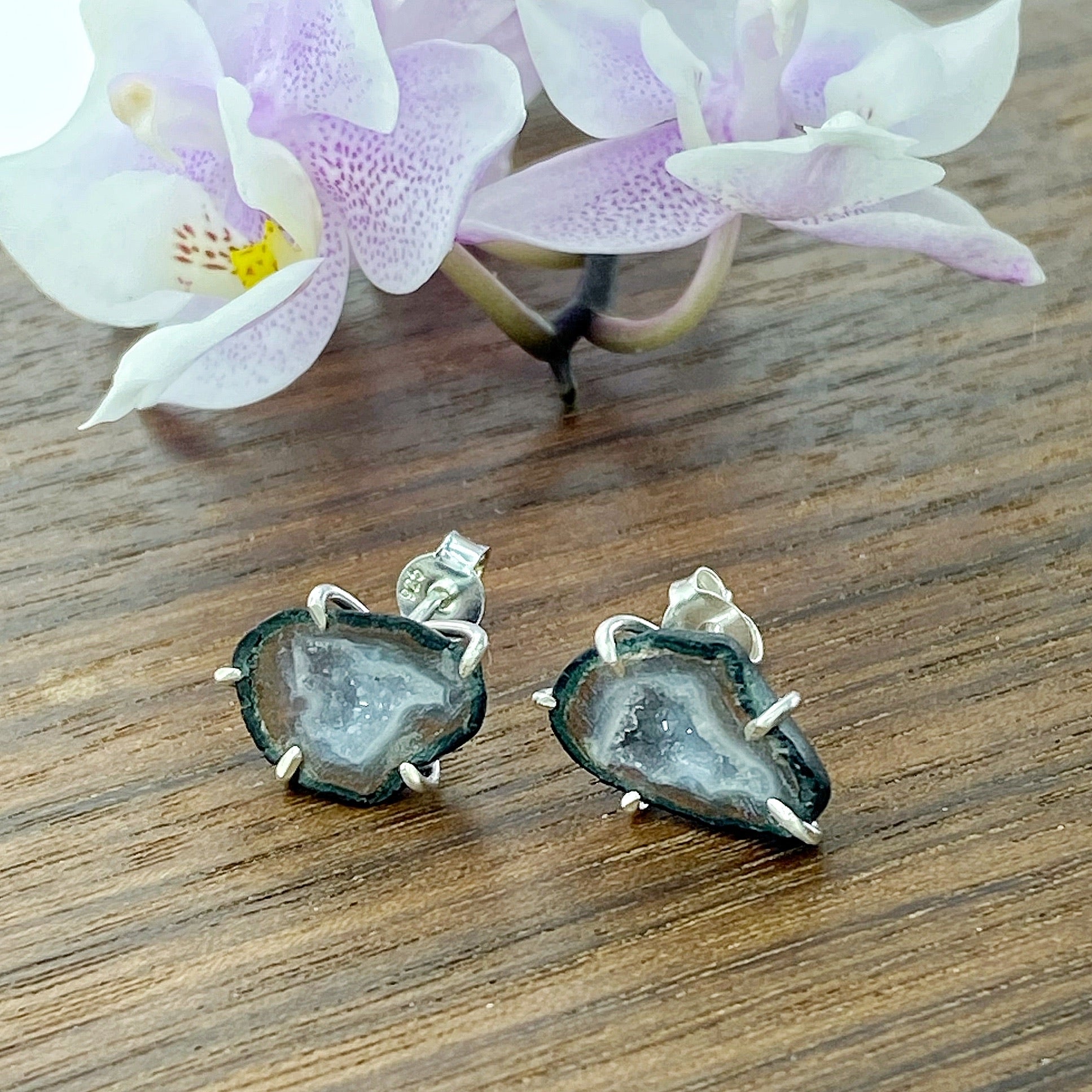 Mini Agate Geode Stud Earrings - Style G303